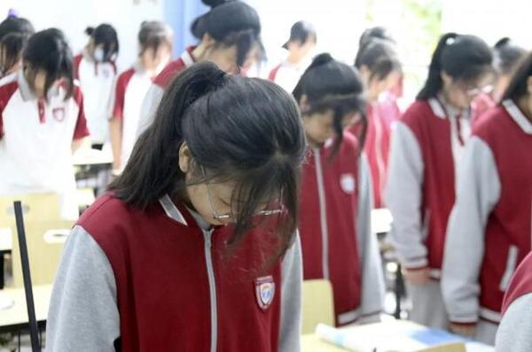 四川城市技师学院举行512汶川地震13周年缅怀逝者活动
