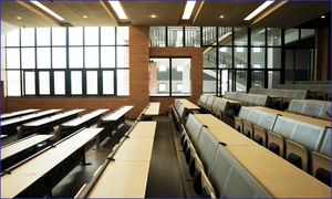 四川城市技师学院阶梯教室内景