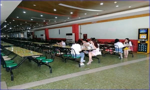 四川城市技师学院食堂环境照片